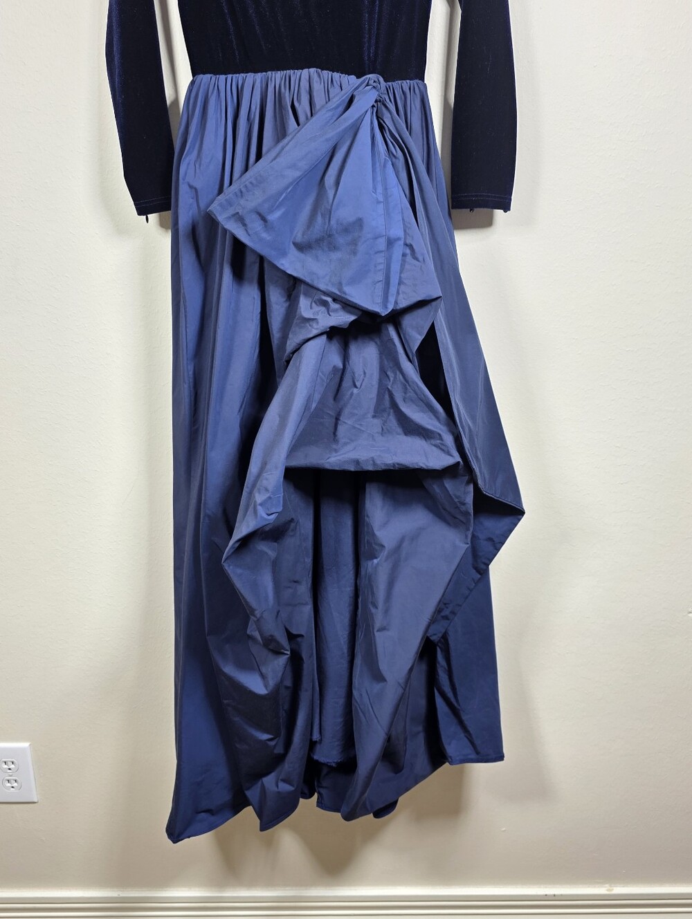 Marchesa Notte Velvet High Neckline Gown Size 4 MSRP $995 - Picture 6 of 14